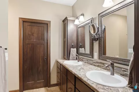 Bath - 46878 270th St, Tea, SD 57064 photo 2 of 4
