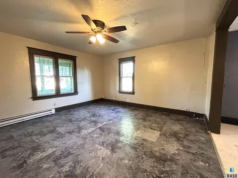 Living - 603 N Broadway Ave, Miller, SD 57362 photo 2 of 5