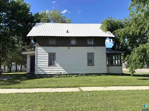 Exterior - 603 N Broadway Ave, Miller, SD 57362 photo 5 of 6