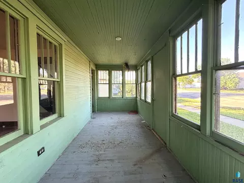 Exterior - 603 N Broadway Ave, Miller, SD 57362 photo 2 of 6