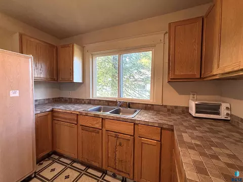 Kitchen - 603 N Broadway Ave, Miller, SD 57362 photo 2 of 5