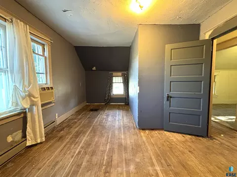 Bedroom - 603 N Broadway Ave, Miller, SD 57362 photo 4 of 6