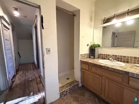 Bath - 603 N Broadway Ave, Miller, SD 57362 photo 2 of 2