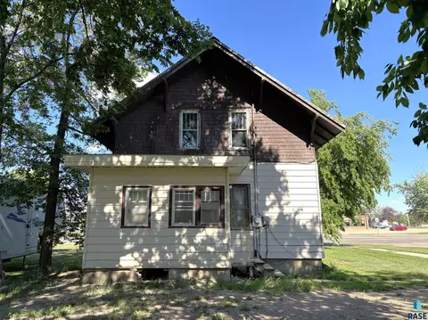 Exterior - 603 N Broadway Ave, Miller, SD 57362 photo 4 of 6