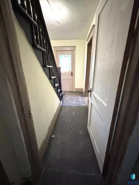 Entry Way - 603 N Broadway Ave, Miller, SD 57362 photo 6 of 6