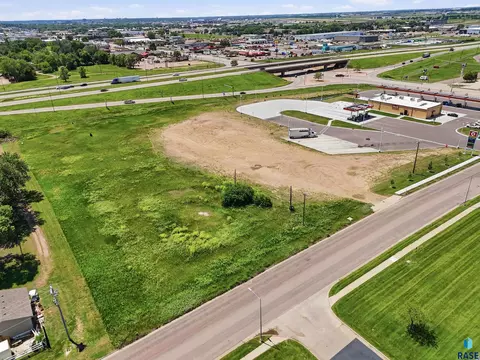 1301 E Robur Dr, Sioux Falls, SD 57104 photo 5