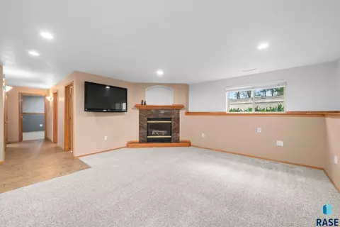 Living - 2004 E Briar Den Ct, Sioux Falls, SD 57108 photo 11 of 13