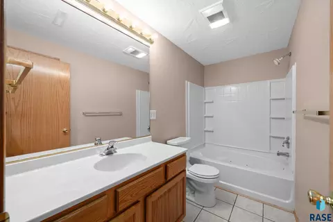 Bath - 2004 E Briar Den Ct, Sioux Falls, SD 57108 photo 4 of 4
