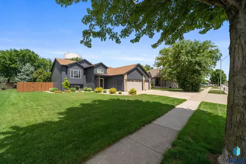 Exterior - 2004 E Briar Den Ct, Sioux Falls, SD 57108 photo 14 of 14