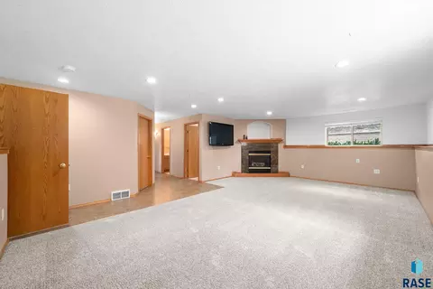 Living - 2004 E Briar Den Ct, Sioux Falls, SD 57108 photo 9 of 13