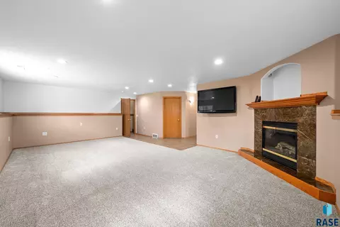 Living - 2004 E Briar Den Ct, Sioux Falls, SD 57108 photo 12 of 13