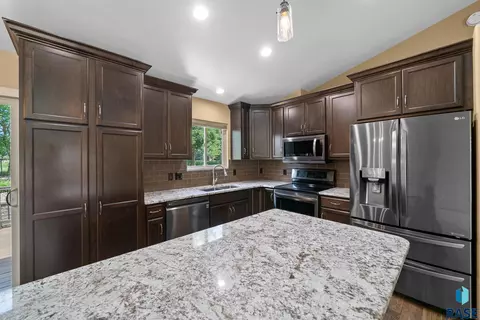 Kitchen - 2004 E Briar Den Ct, Sioux Falls, SD 57108 photo 1 of 4