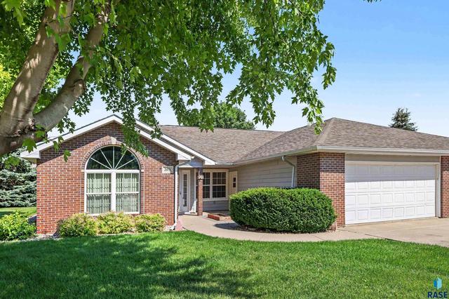 2051 Arbor Rdg, Brookings, SD 57006