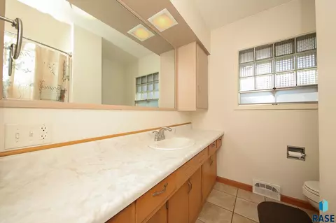 Bath - 609 S Main St, Lennox, SD 57039 photo 2 of 2