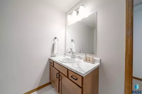 Bath - 8133 E Tencate Pl, Sioux Falls, SD 57110 photo 3 of 3