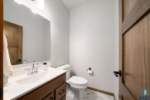Bath - 8133 E Tencate Pl, Sioux Falls, SD 57110 photo 1 of 3