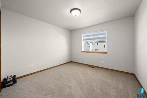 Bedroom - 8133 E Tencate Pl, Sioux Falls, SD 57110 photo 4 of 5