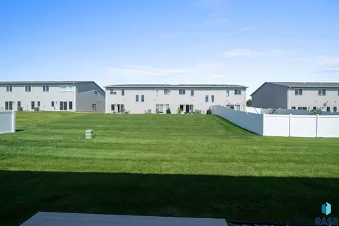 Exterior - 8133 E Tencate Pl, Sioux Falls, SD 57110 photo 3 of 3