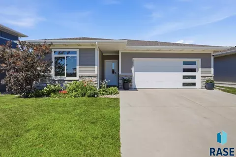 205 Lydia Ct, Harrisburg, SD 57032