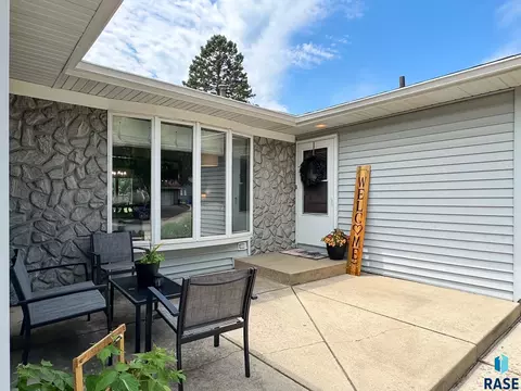 Exterior - E Ronning Dr, Sioux Falls, SD 57103 photo 2 of 9