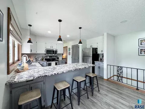 Kitchen - E Ronning Dr, Sioux Falls, SD 57103 photo 2 of 6