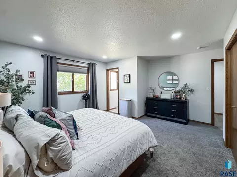 Bedroom - E Ronning Dr, Sioux Falls, SD 57103 photo 2 of 5