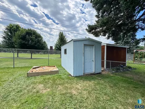 Exterior - E Ronning Dr, Sioux Falls, SD 57103 photo 8 of 9