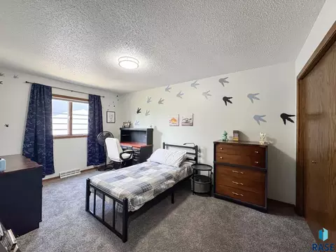 Bedroom - E Ronning Dr, Sioux Falls, SD 57103 photo 4 of 5