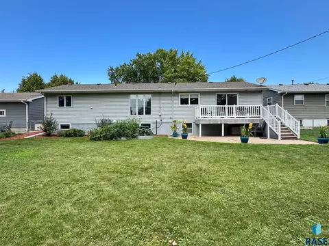 Exterior - E Ronning Dr, Sioux Falls, SD 57103 photo 3 of 9