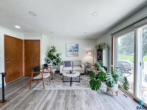 Living - E Ronning Dr, Sioux Falls, SD 57103 photo 5 of 8