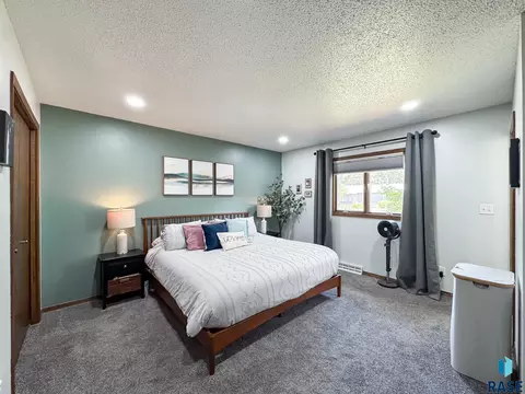 Bedroom - E Ronning Dr, Sioux Falls, SD 57103 photo 1 of 5