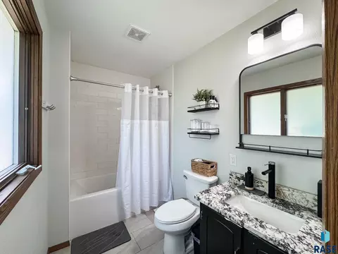 Bath - E Ronning Dr, Sioux Falls, SD 57103 photo 1 of 3