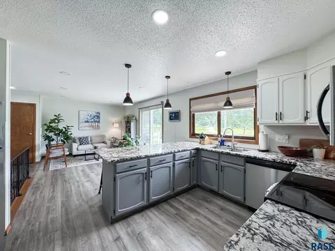 Kitchen - E Ronning Dr, Sioux Falls, SD 57103 photo 6 of 6
