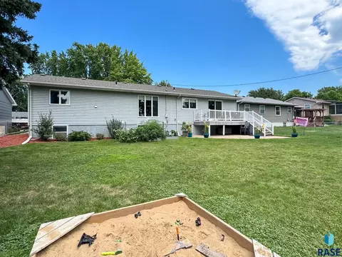 Exterior - E Ronning Dr, Sioux Falls, SD 57103 photo 6 of 9