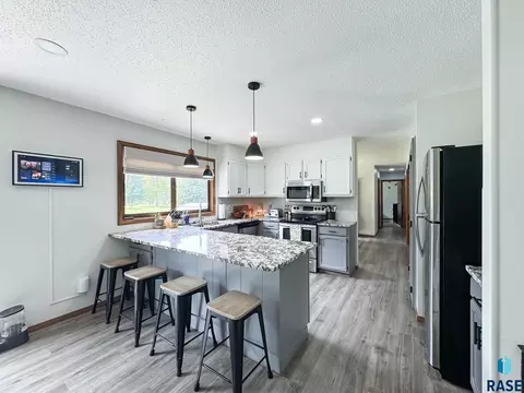 Kitchen - E Ronning Dr, Sioux Falls, SD 57103 photo 1 of 6