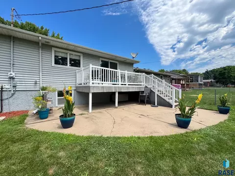 Exterior - E Ronning Dr, Sioux Falls, SD 57103 photo 9 of 9