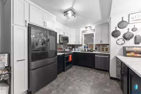 Kitchen - 500 Garfield St, Centerville, SD 57014 photo 6 of 7