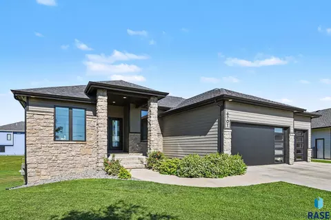 Exterior - 6701 E Spitfire Cir, Sioux Falls, SD 57110 photo 2 of 9