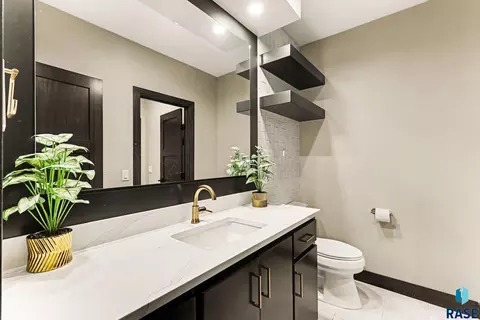 Bath - 6701 E Spitfire Cir, Sioux Falls, SD 57110 photo 2 of 4