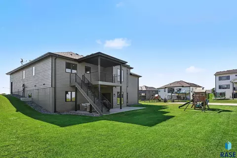 Exterior - 6701 E Spitfire Cir, Sioux Falls, SD 57110 photo 5 of 9