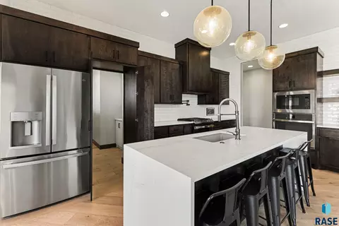 Kitchen - 6701 E Spitfire Cir, Sioux Falls, SD 57110 photo 2 of 5