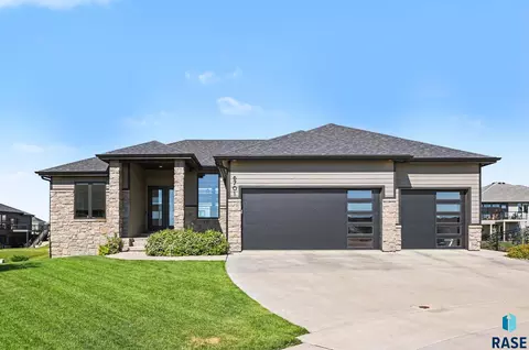 Exterior - 6701 E Spitfire Cir, Sioux Falls, SD 57110 photo 1 of 9