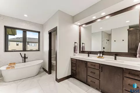 Bath - 6701 E Spitfire Cir, Sioux Falls, SD 57110 photo 1 of 4
