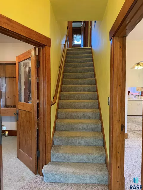 Entry Way - 904 S Cherry St, Freeman, SD 57029 photo 1 of 6