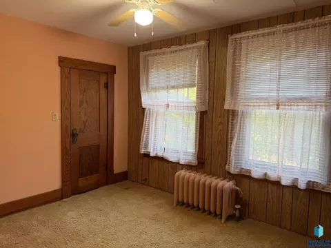 Bedroom - 904 S Cherry St, Freeman, SD 57029 photo 4 of 5