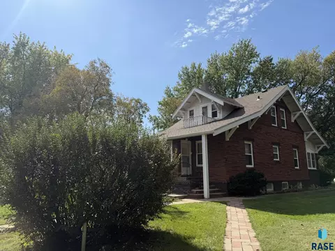 Exterior - 904 S Cherry St, Freeman, SD 57029 photo 15 of 16