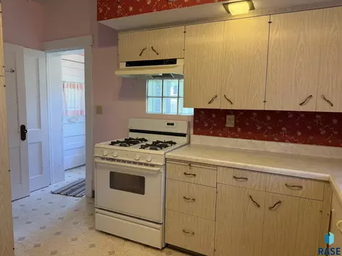 Kitchen - 904 S Cherry St, Freeman, SD 57029 photo 2 of 3
