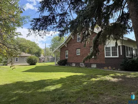 Exterior - 904 S Cherry St, Freeman, SD 57029 photo 16 of 16