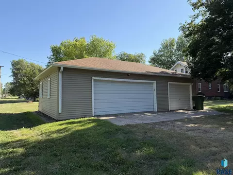Other - 904 S Cherry St, Freeman, SD 57029 photo 4 of 36