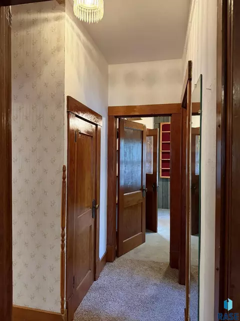 Entry Way - 904 S Cherry St, Freeman, SD 57029 photo 4 of 6